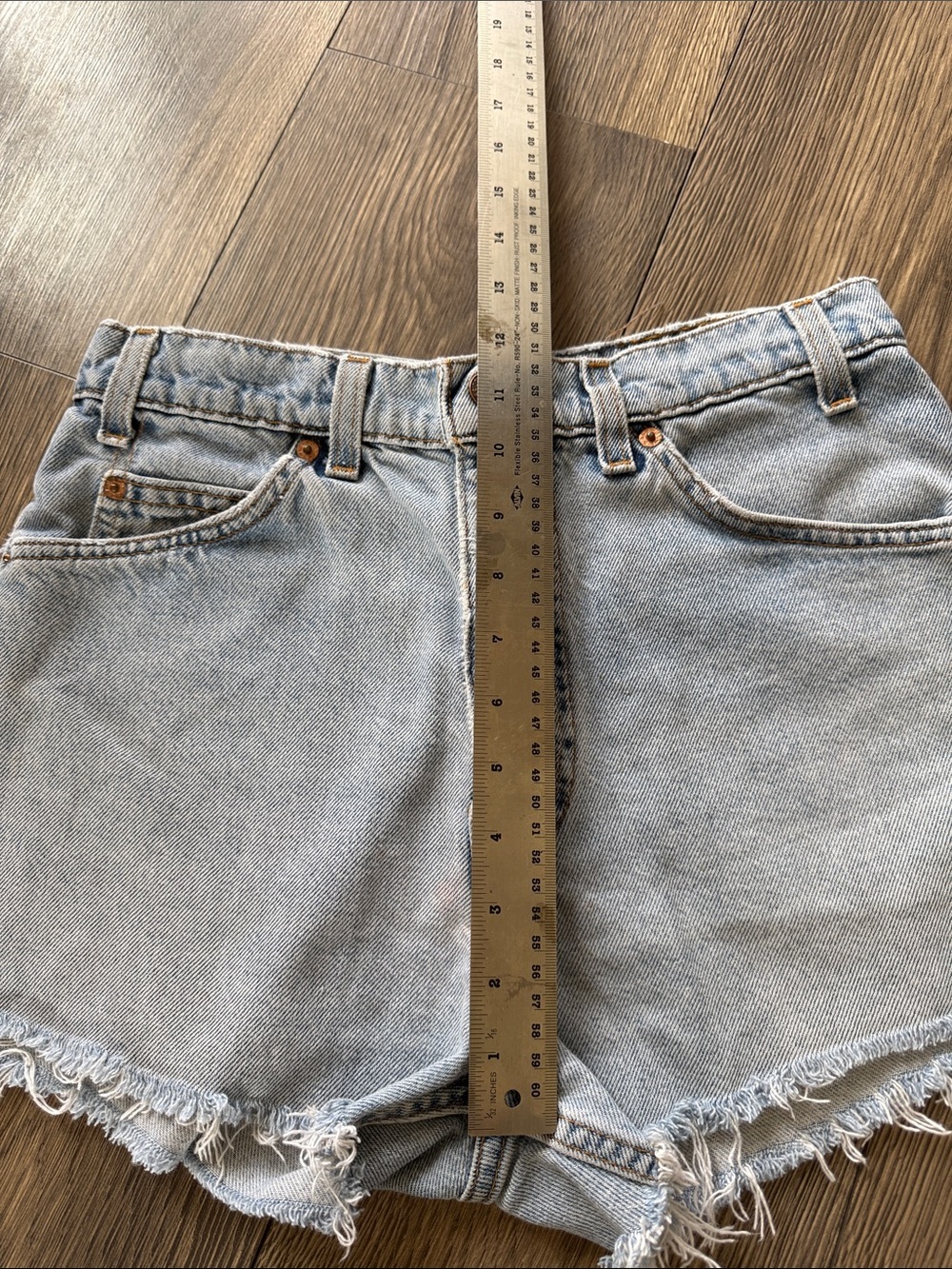 Levi’s vintage cut off denim shorts I. The perfect blue color - Picture 10 of 16